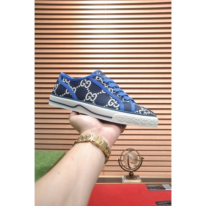 G*u*i leather shoes